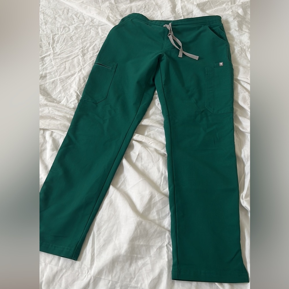 FIGS hunter green Yola scrub pants. Size small petite